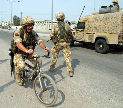 Mountain Bike Sizing on British Soldiers On Mountain Bike Patrols In Basra  Iraq  2007
